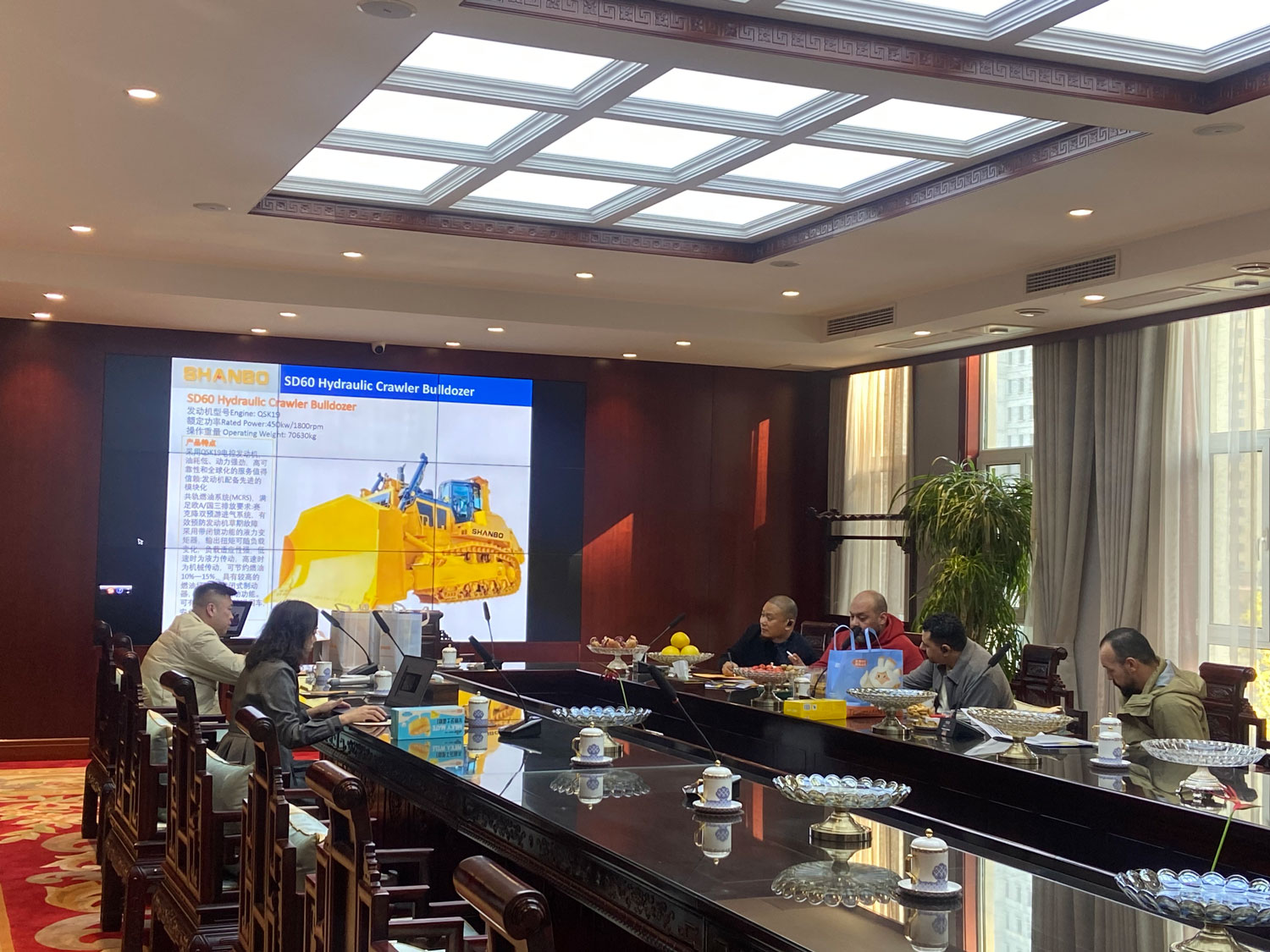 Firma de pedido de topadora D60 con clientes rusos